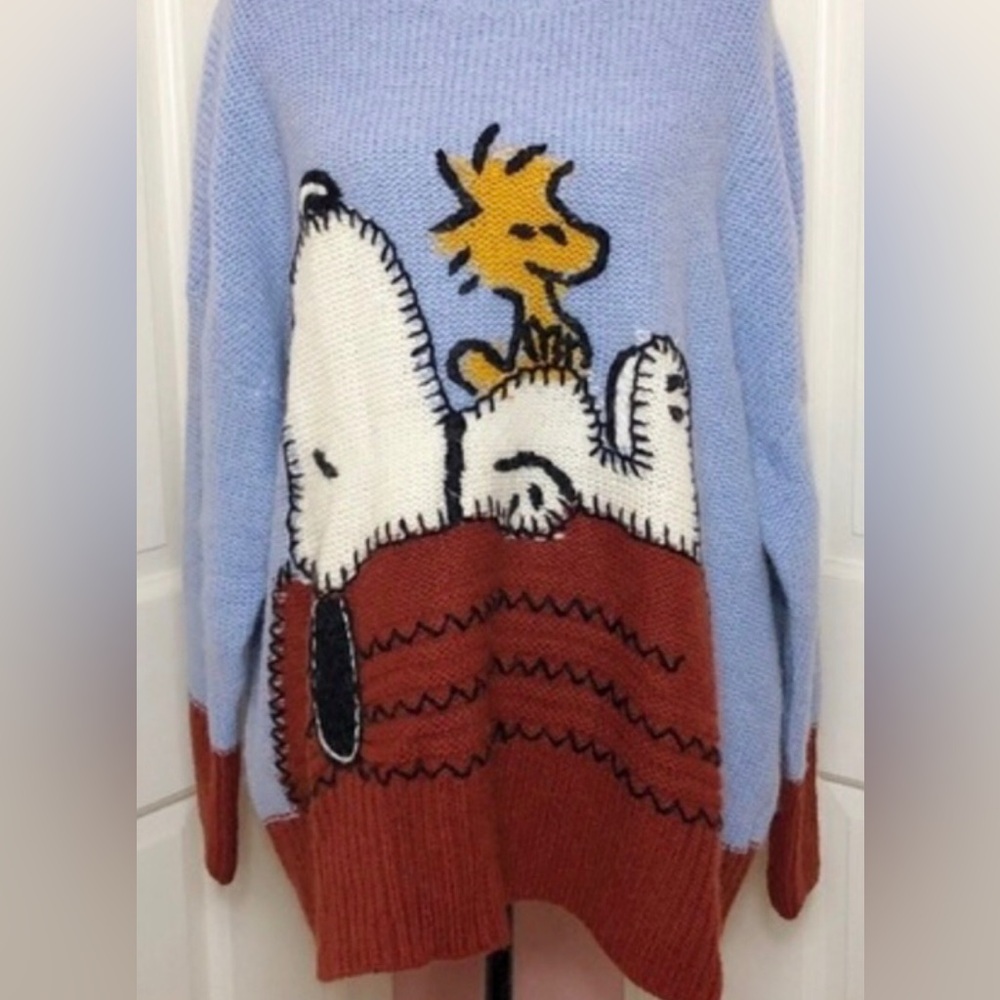 Adorable oversized Zara Peanuts sweater…